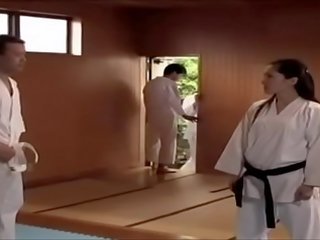 Japonská karate učitel rapped podle studen dvakrát