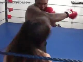 Nero maschio boxe beast vs minuscolo bianco figlia ryona