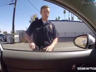 Beccato! nero studentessa prende arrestato succhiare spento un poliziotto durante rally!