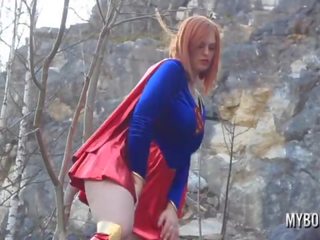 Alexsis faye pieptoasa superwoman cosplay afara joc