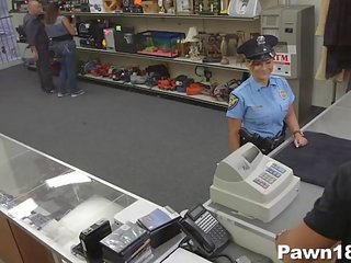 Terrific politi går skitten til kontanter