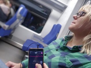 Remote ovládání můj orgasmu v the vlak