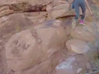 Utomhus offentlig smutsiga filma i röd rock canyon