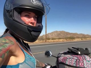 Felicity feline езда на aprilia tuono motorcycle