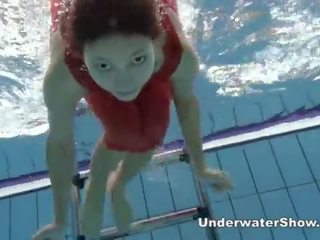 Anna - khỏa thân bơi dưới nước