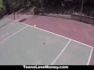 Teenslovemoney - tennis fint kvinna fucks för kontanter