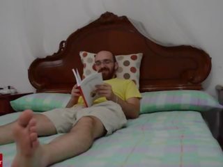 Siya prefer pakikipagtalik kanya kaysa reading a book. sino don´t!