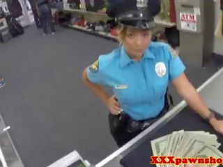 Latina poli posando para encantador fotos en uniforme
