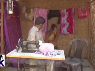 Desi ahvatlev bhabi romantika koos kohalik tailor