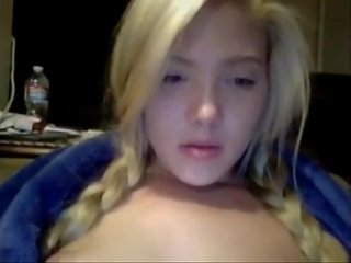 Blondinka with long hair magy is rubbing her amjagaz in front of her web kamera betiň beti girls