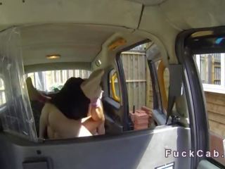 Cab driver fucks มหาศาล นม ดาราหนังโป๊ บน ความปลอดภัย แคม