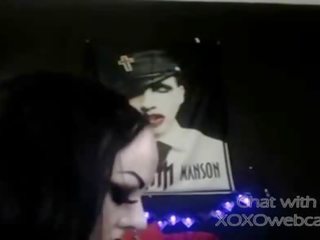 Gótica jovem fêmea em webcam