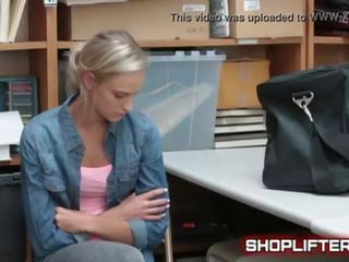 Adventurous shoplifting आर्मेचर spy-cam फक्किंग में दुकान बॅकरूम