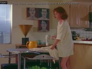 Julianne moore - movs her ginger grumbulan - short cuts (1993)