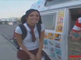 Gullibleteens.com icecream truck বালিকা হাঁটু উচ্চ সাদা মোজা পাওয়া জনসন ক্রিমসুখ